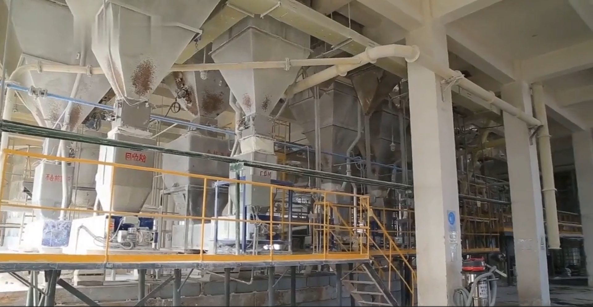 Powder Spraying Tower Inside
